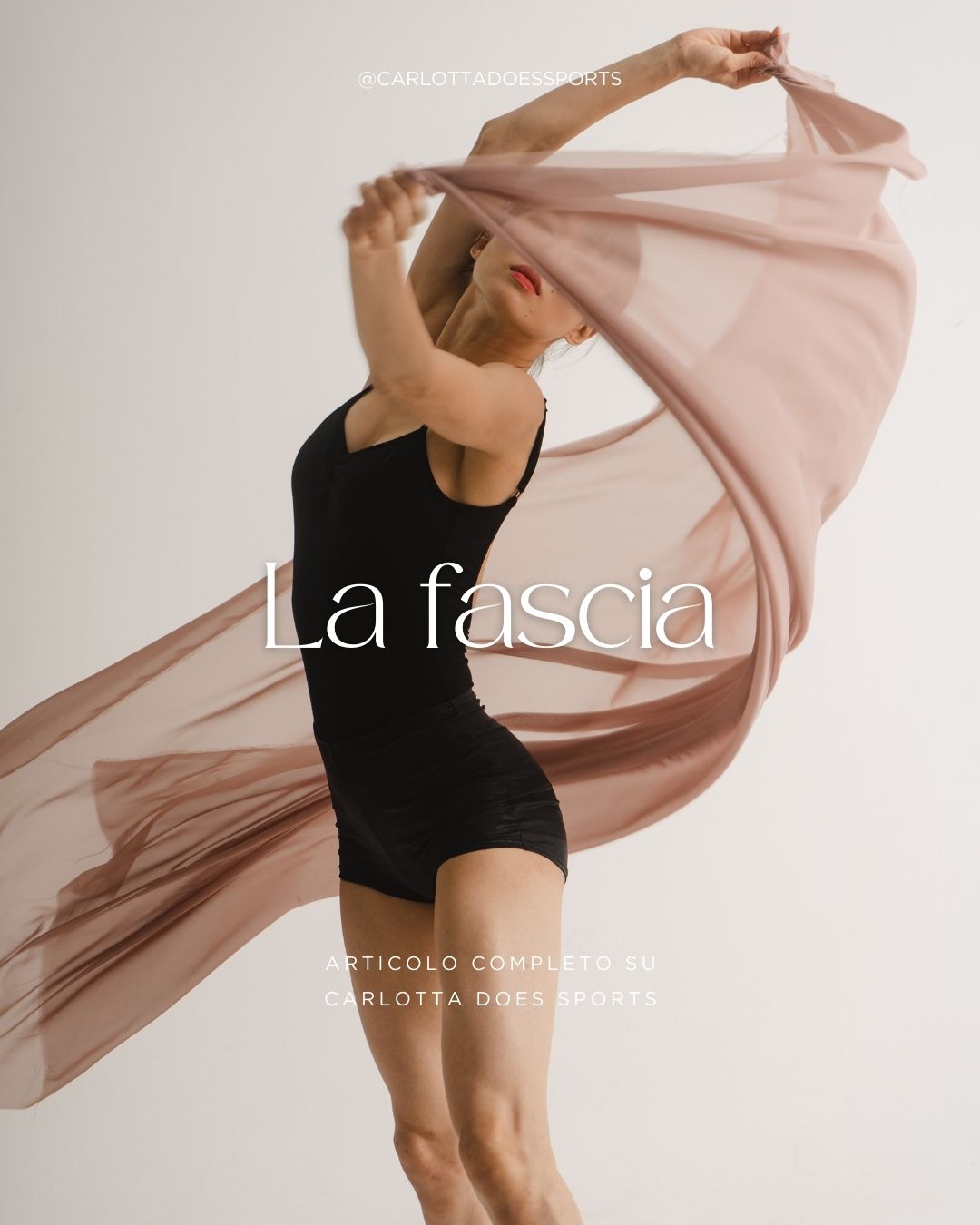 La fascia immagine di donna che muove un tessuto colore beige e minimalisti immagine da canva